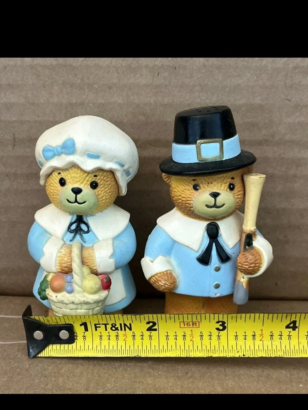 Enesco Older Set of Pilgrim Bears Salt and Pepper Shakers * Thanksgiving*